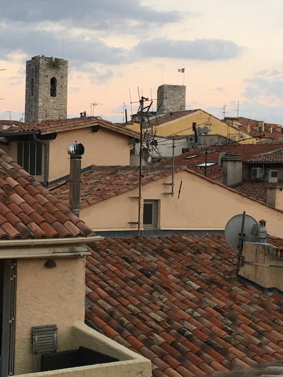 Light Filled Penthouse In Old Antibes. Heart Of The Riviera Apartment Exterior foto